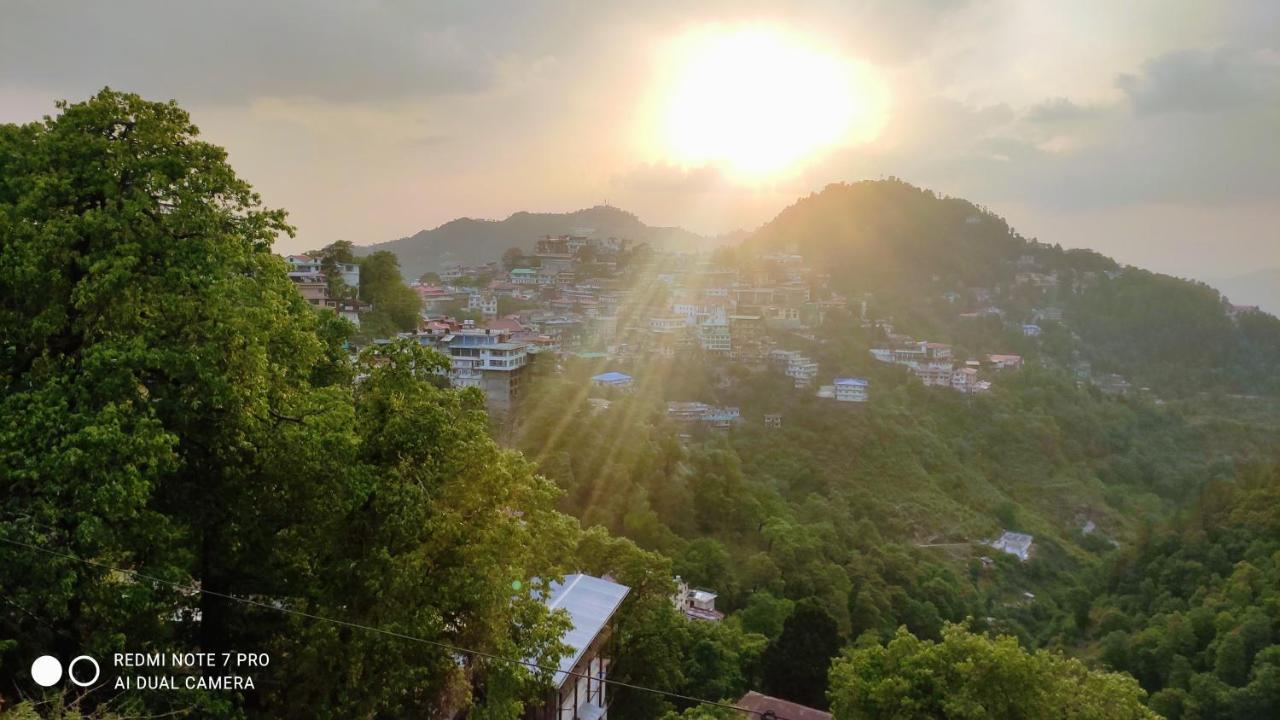 Castle View Hotel Mussoorie Buitenkant foto
