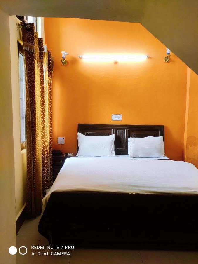 Castle View Hotel Mussoorie Buitenkant foto