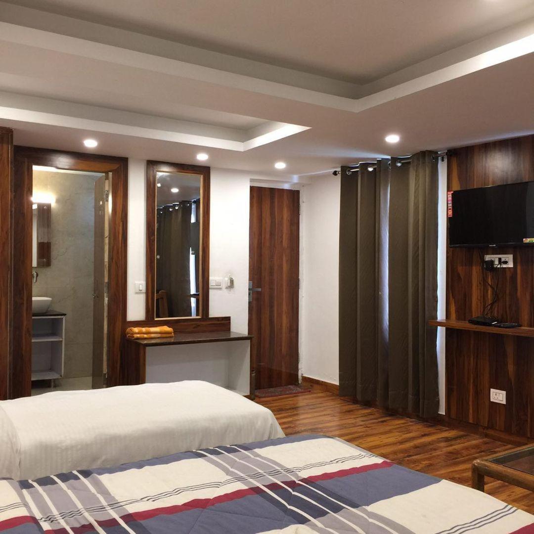 Castle View Hotel Mussoorie Buitenkant foto