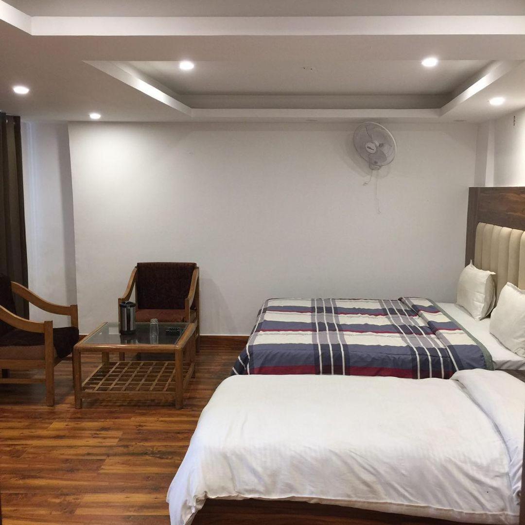 Castle View Hotel Mussoorie Buitenkant foto
