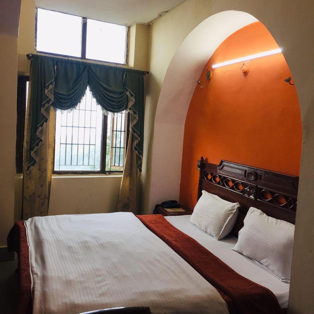 Castle View Hotel Mussoorie Buitenkant foto