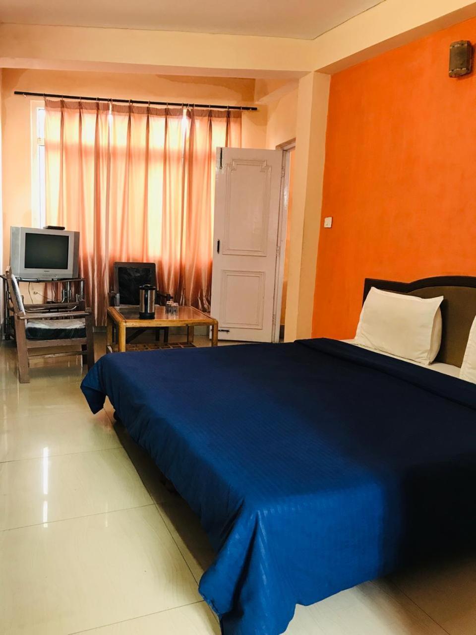Castle View Hotel Mussoorie Buitenkant foto