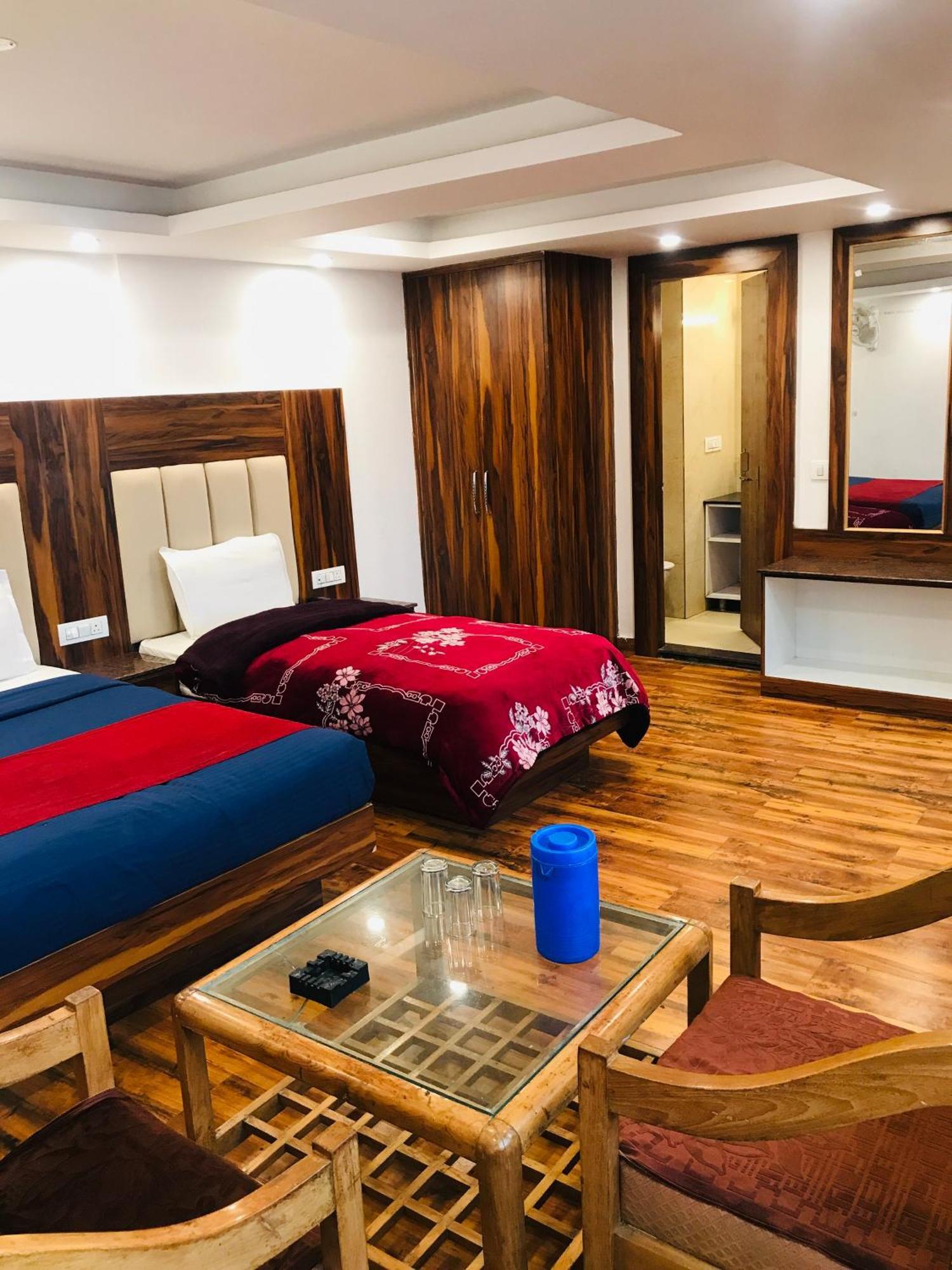 Castle View Hotel Mussoorie Buitenkant foto