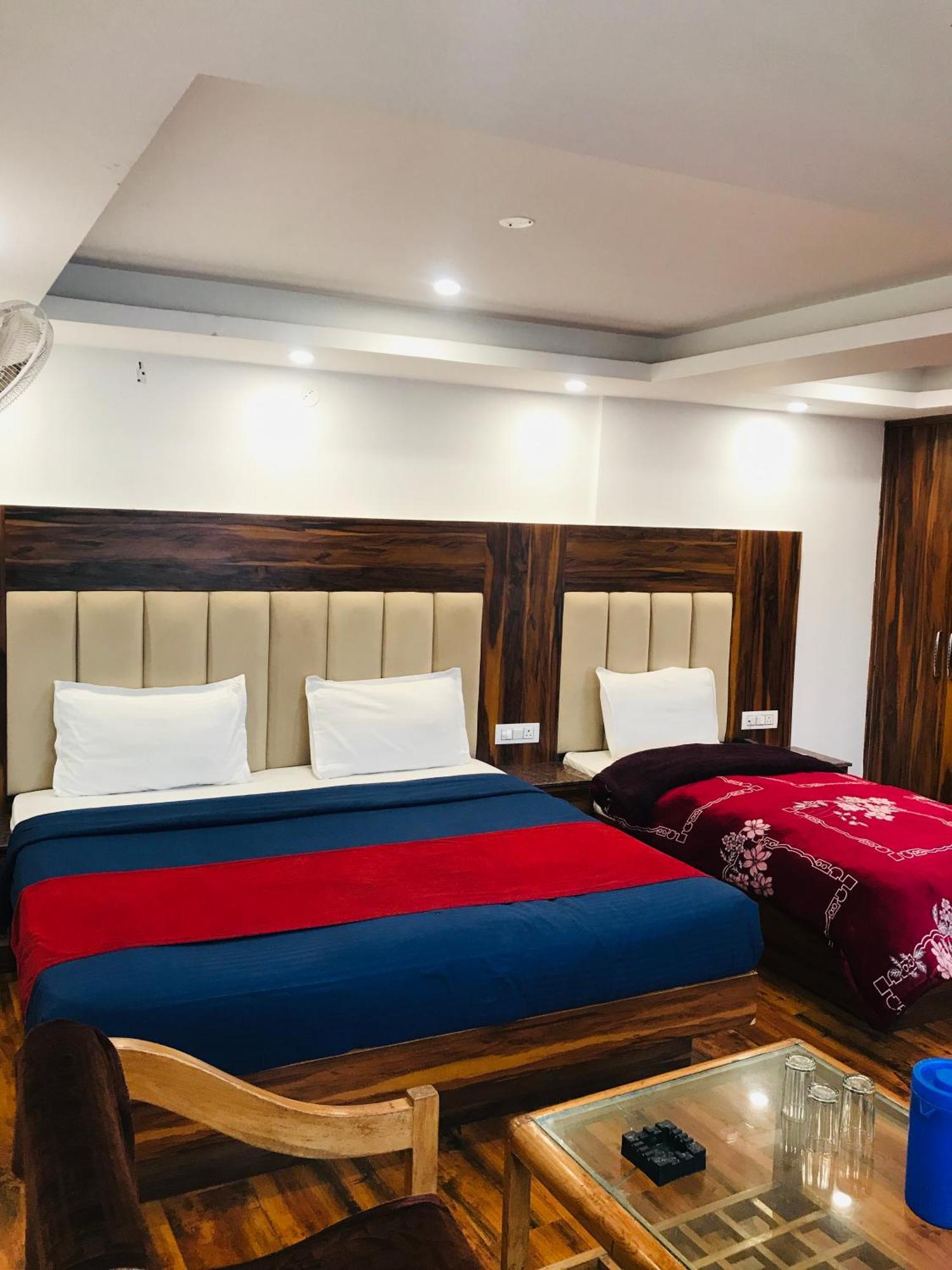 Castle View Hotel Mussoorie Buitenkant foto