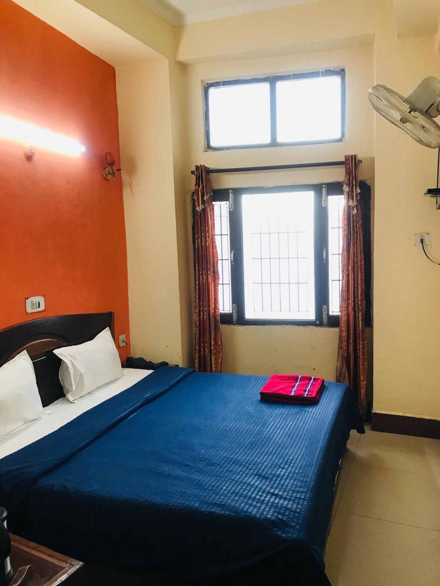 Castle View Hotel Mussoorie Buitenkant foto