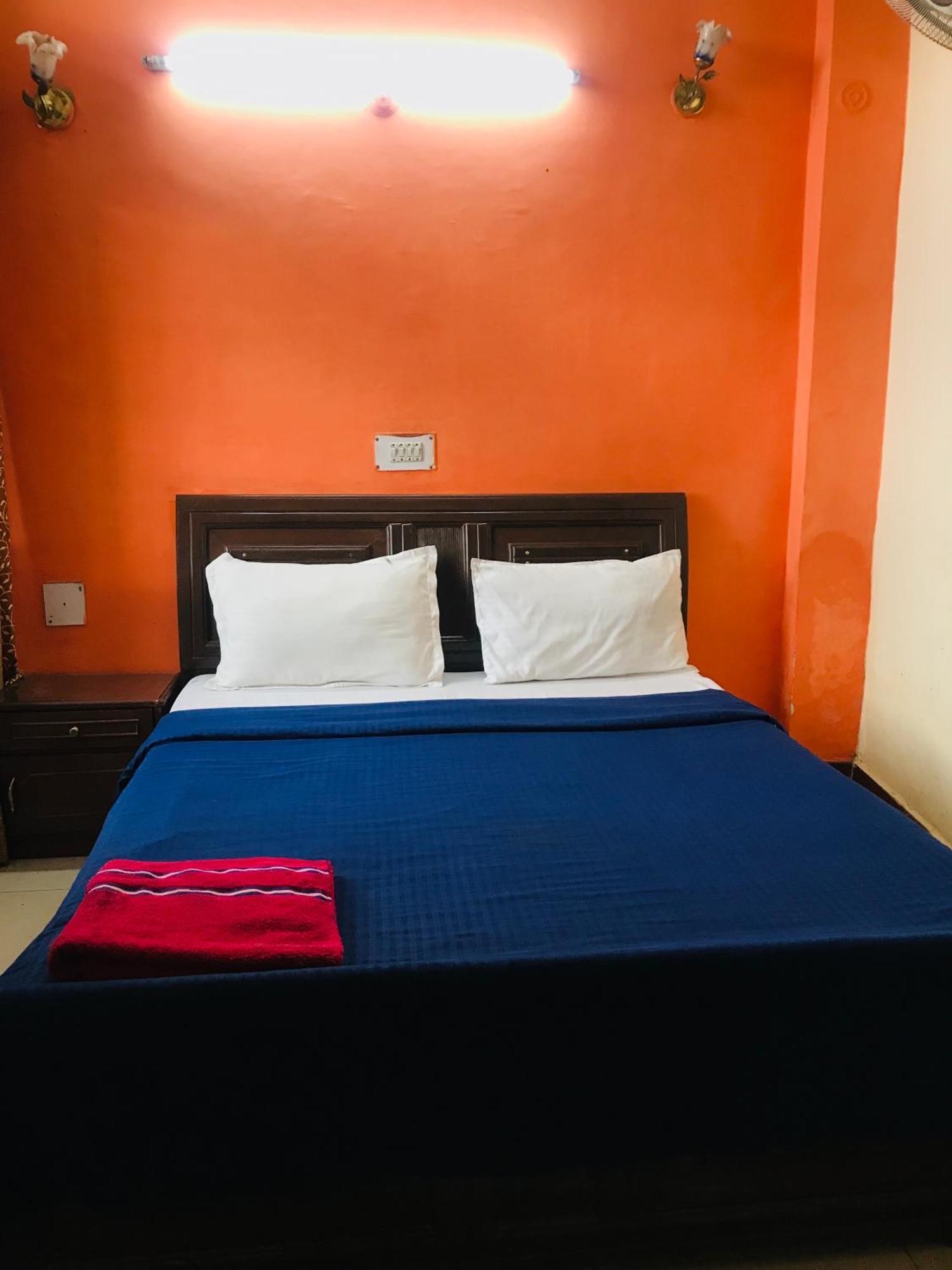 Castle View Hotel Mussoorie Buitenkant foto